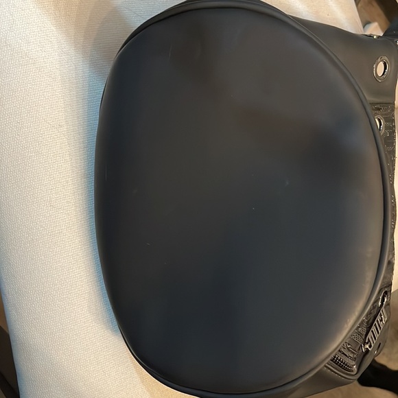 Juicy by Juicy Couture Black Crossbody Bag - Picture 3 of 9